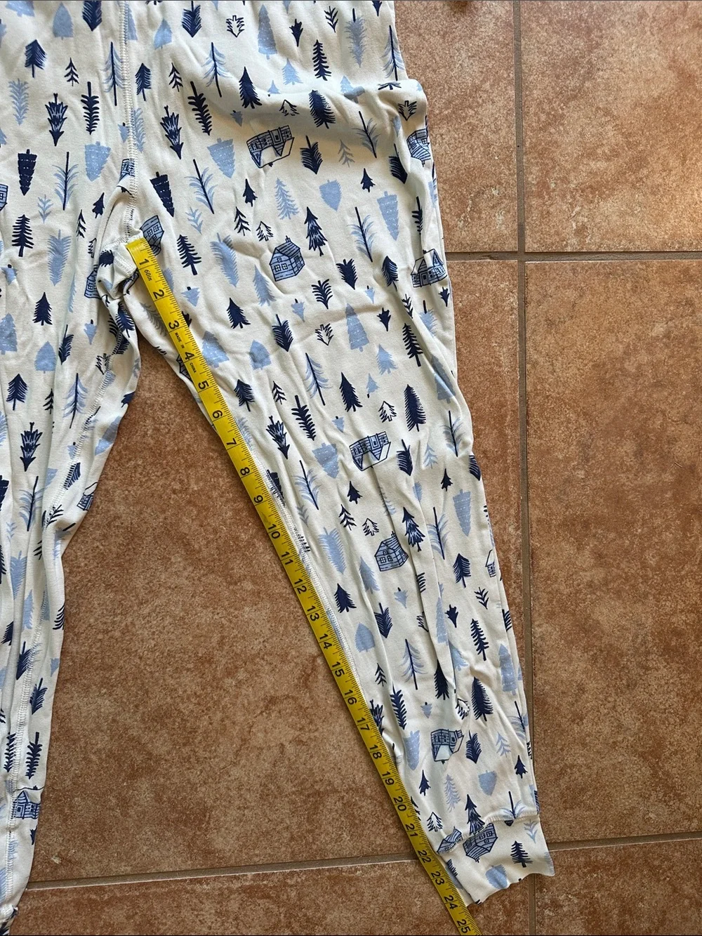 Duluth Trading Co Cream and Blue Winter Woodland Print Women’s Pajama Set - Picture 7 of 9